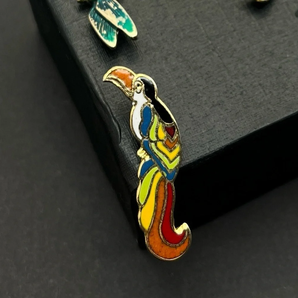 Lot of 3 Gold tone Vintage Avon Animal Pins/Brooches- Frog - Toucan - Dragonfly
